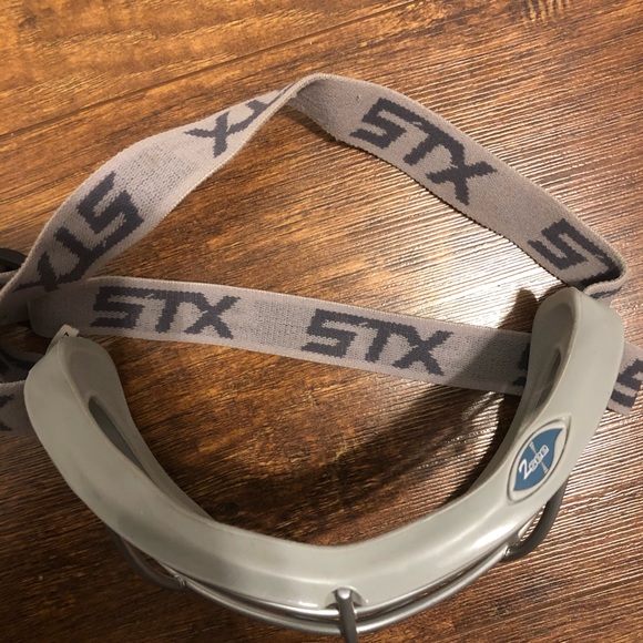 Field hockey face guard - Picture 2 of 2